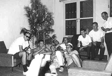 theguys.jpg (33731 bytes) theguys.jpg (33731 bytes)